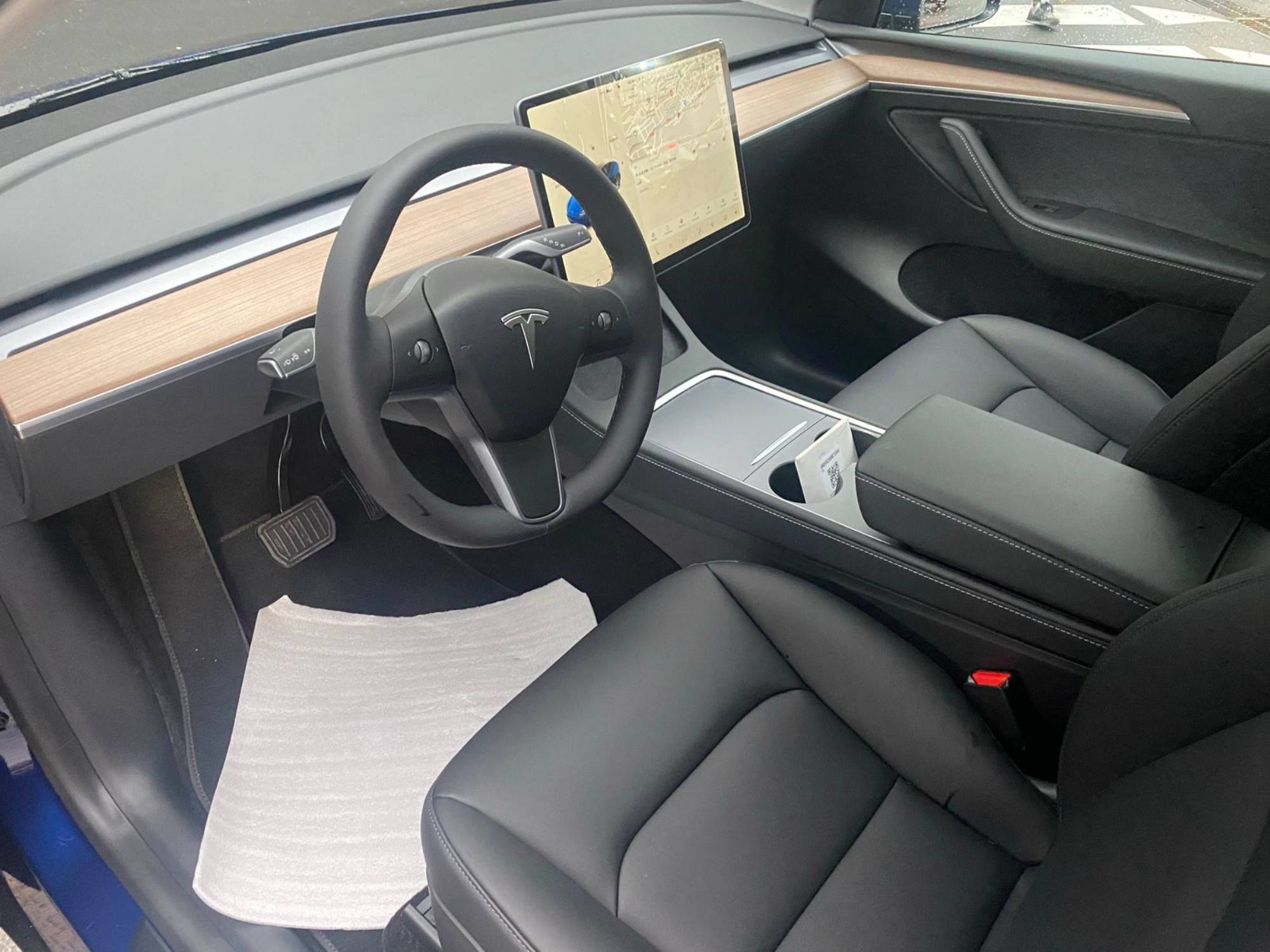 Tesla Model Y dual motor Renting