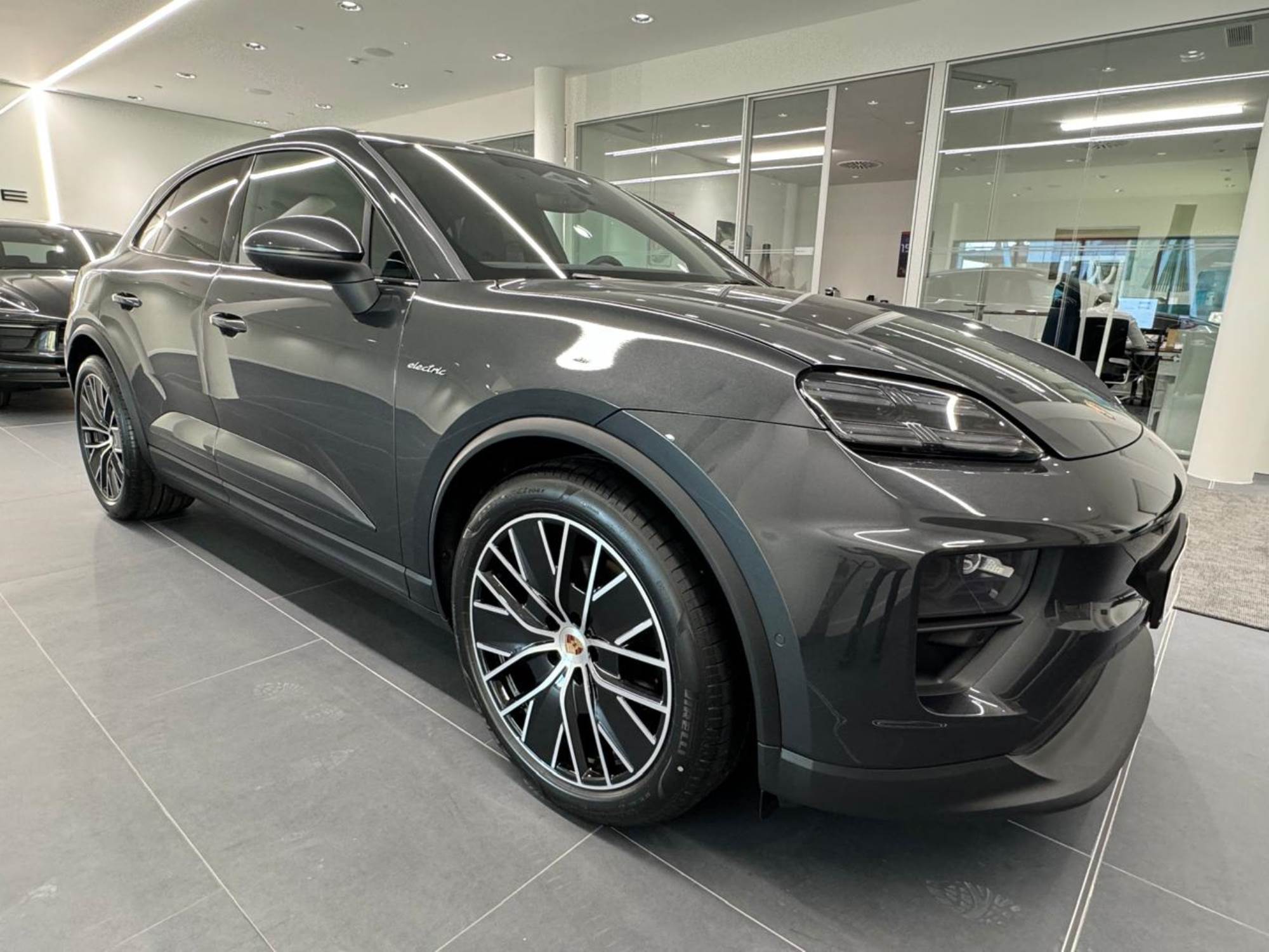 Macan 4 Electric