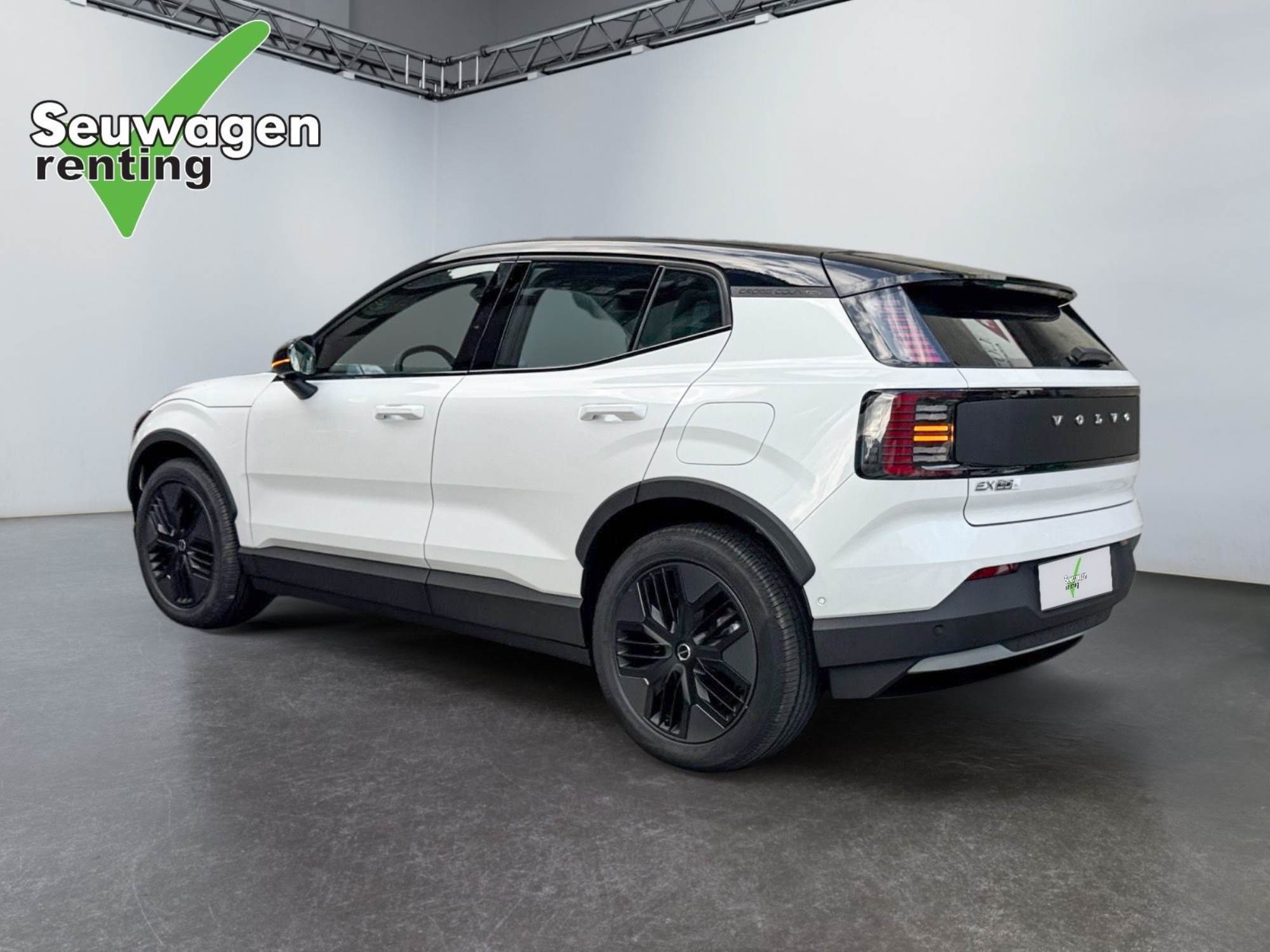 Volvo EX30 CC 248 CV NOU
