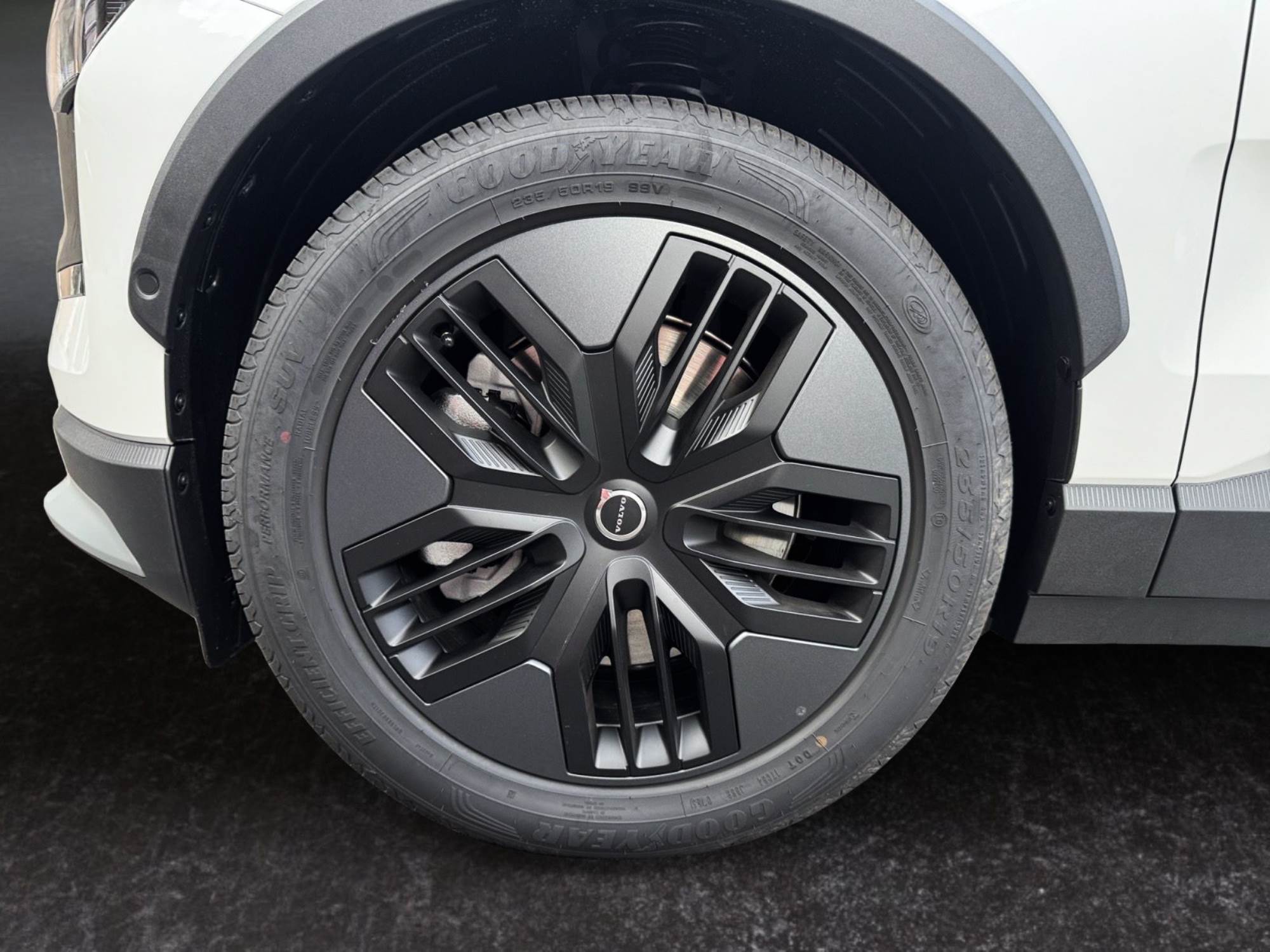 Volvo EX30 CC 248 CV NOU