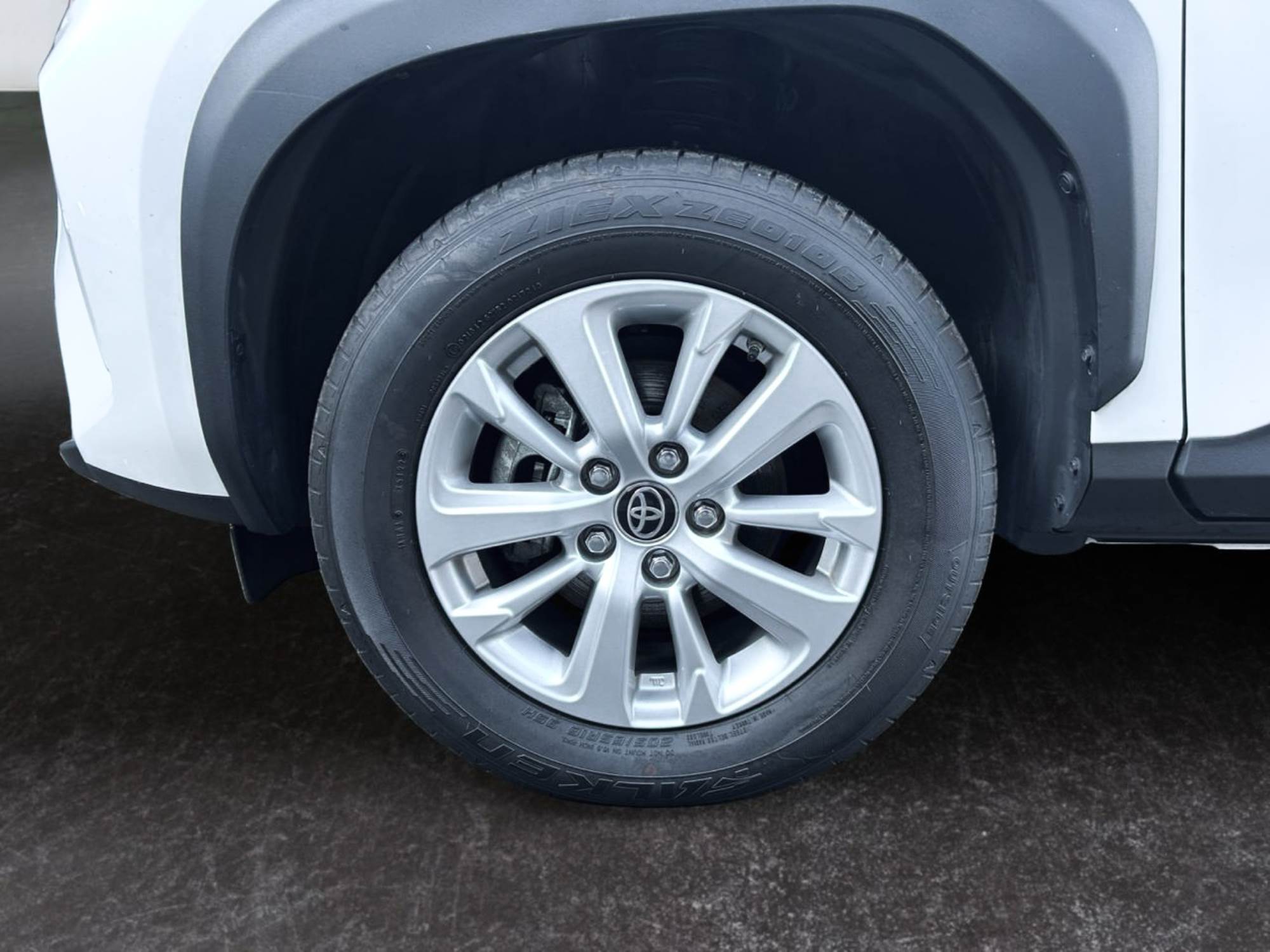 Toyota YARIS CROSS 4x4