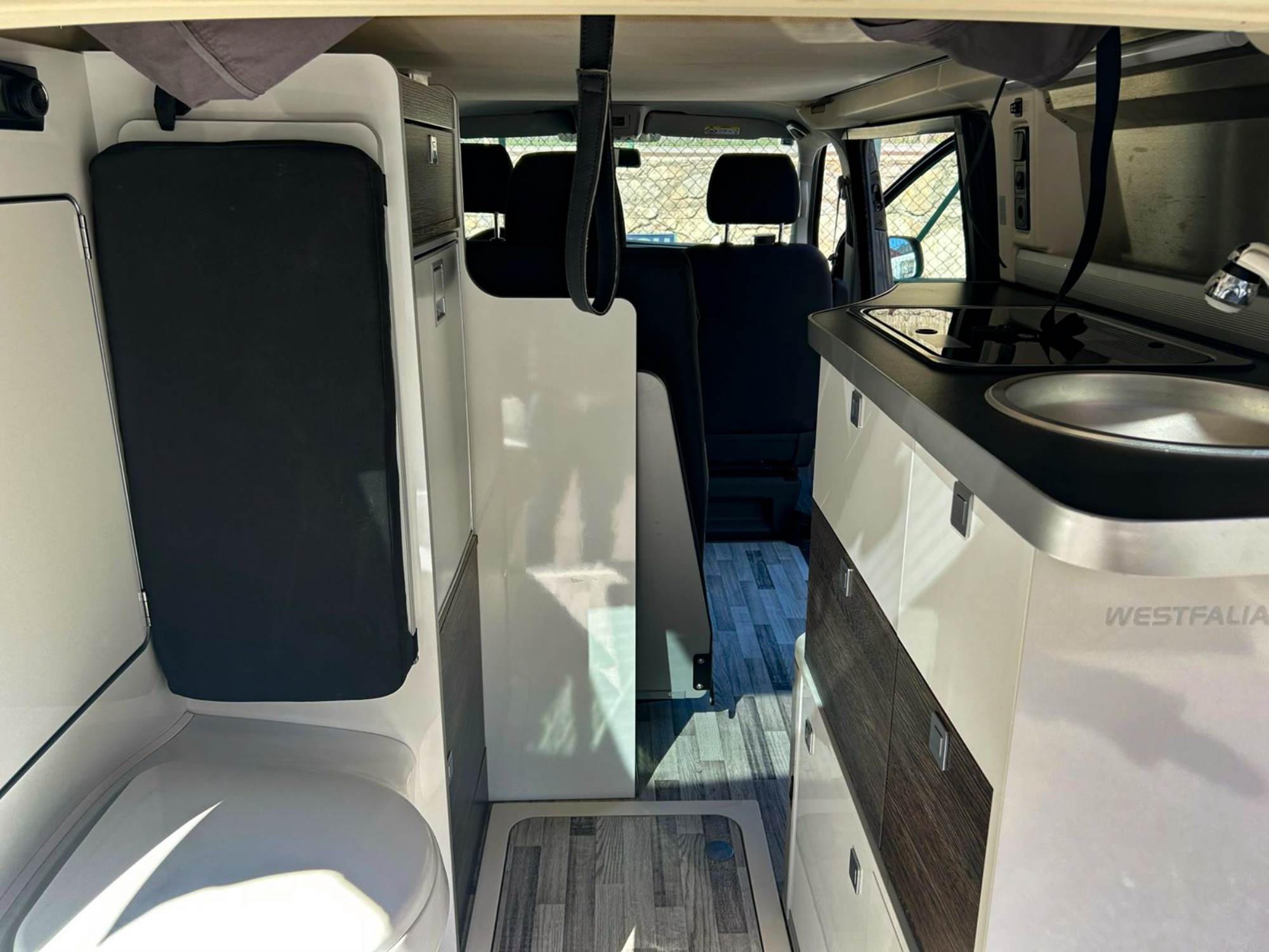 Volkswagen Transporter T6 Westfalia Club Joker