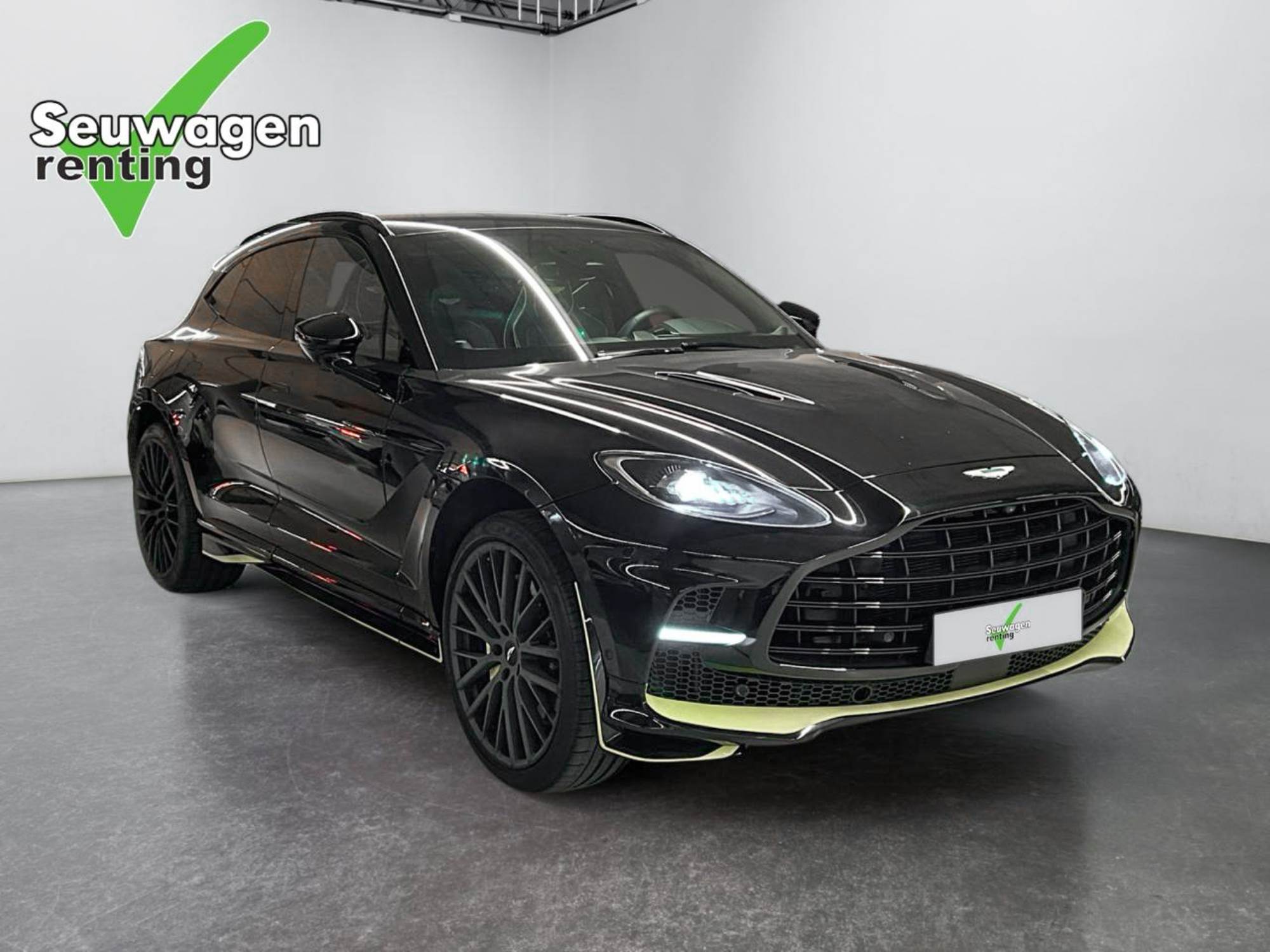 Aston Martin DBX 707 